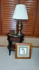 lot 84 image: Set of Adorable Home Office Decor Small Table, Lamp, Nordby Giraffe Watercolor, Etc.