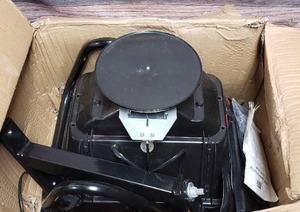 lot 74 image: Lawn Tractor Spreader