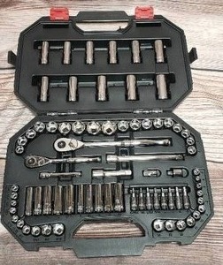 lot 77 image: Husky Tool Set