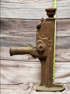 lot 92 image: House Jack