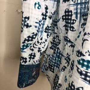 lot 68 image: Luxury Designer Flower Robert Graham Long Sleeve Button Up Shirt