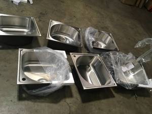lot 7 image: Lot of 6 Kitchen sinks Customer Returns See Pictures