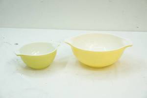 Pyrex bowls