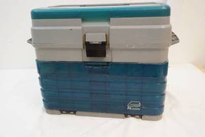 Tackle box with tackle