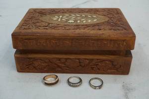 Ring box, rings
