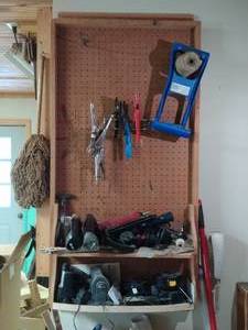 lot 378 image: Contents of Workshop Shelf