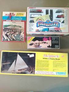 lot 389 image: Collection of Model Kits