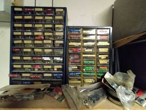 lot 451 image: Contents of Shelf