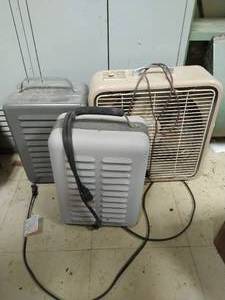 lot 463 image: Two Heaters and One Fan
