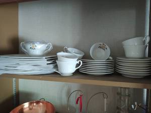 lot 98 image: Collection of Theodore Haviland China Dishes