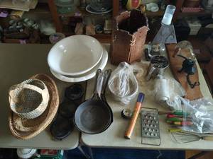 lot 186 image: Collection of Vintage Kitchen Items and Dcor