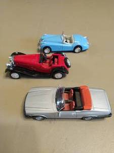 lot 277 image: Thee Jaguar Model Cars