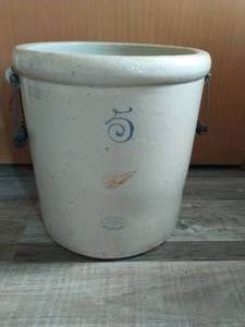 lot 286 image: Red Wing No 5 Crock with Handles