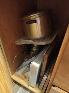 lot 299 image: Contents of Kitchen Cabinets