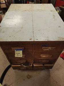 lot 512 image: Work Bench
