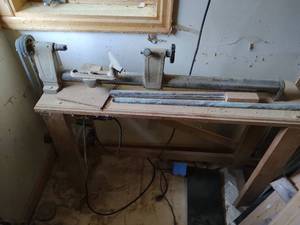 lot 489 image: Wood Lathe