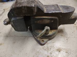 lot 498 image: Craftsman Vise