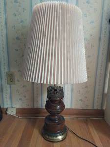 lot 102 image: Wood And Brass Style Table Lamp