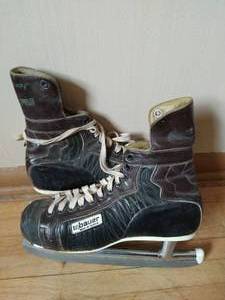 lot 145 image: Pair Of Vintage Bauer Ice Skates