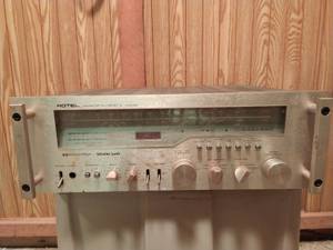 lot 211 image: Rotel Receiver