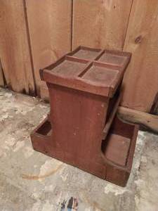 lot 217 image: StandRack possible shoe shine box