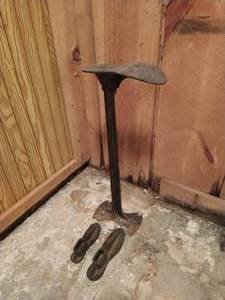 lot 219 image: Cobblers Tool