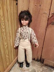 lot 222 image: Vintage Doll