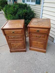 lot 401 image: Lexington Night Stands