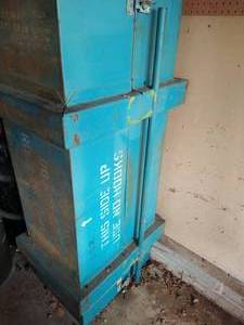 lot 420 image: Metal Bin