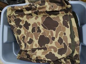 lot 438 image: Camo Hunting Clothing