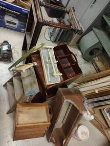 lot 440 image: Eight Wood Pieces