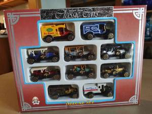 lot 251 image: Die Cast Metal Classic Cars- Deluxe Set