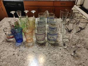 lot 79 image: Collection of Glassware
