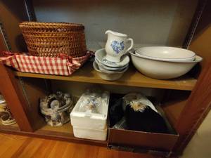 lot 85 image: Collection of Vintage Hats, Dcor, and Dishes