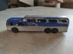 lot 192 image: Blue Greyhound Bus Toy