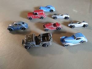 lot 194 image: Collection of Eight Vintage Metal Toy Cars