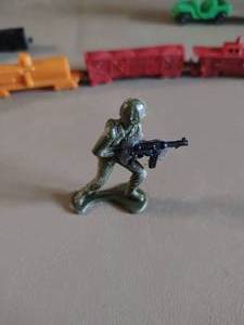 lot 199 image: Collection of Vintage Toys