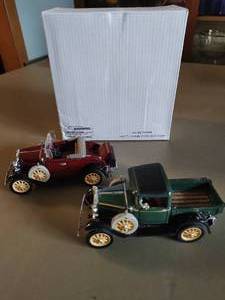 lot 260 image: 1931 Ford Model A Pick Up & Coupe Model Cars