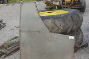 John Deere 6400 payloader door