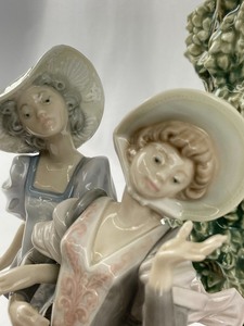 Incredible Porcelain Lladro Park Scene #1519 - A Stroll In The Park with Fine Ladies and Children Playing
