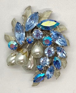 Nine Vintage Brooches