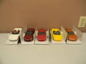 CHEVROLET CORVETTE PLASTIC PROMO MODELS 125 SCALE - 01 CONVERT, 06 CONVERT, 07 COUPE, 07 CONVERT, 07 COUPE - GREAT COLLECTION - SEE PICTURES