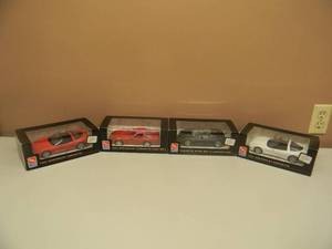 ERTL AMT CORVETTE PLASTIC MODELS 125 SCALE - STING RAY CONCEPT CAR, 95 LAST ZR-1, 97, 97 - GREAT COLLECTION - SEE PICTURES