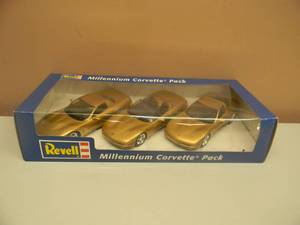 REVELL 125 SCALE MILLENNIUM 3 CORVETTE PACK 85-0917 - NEW IN BOX - NICE - SEE PICTURES