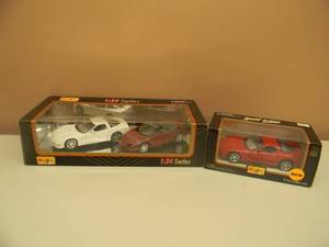 MAISTO 124 SCALE DIE-DAST CHEVROLET CORVETTE & CAMARO #32016 & MAISTO SPECIAL EDITION 1997 CORVETTE - NICE - IN BOX - SEE PICTURES