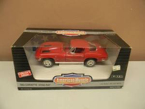 ERTL AMERICAN MUSCLE 118 SCALE DIE-CAST 1963 CORVETTE STINGRAY COLLECTORS EDITION - GREAT PIECE - NICE - IN BOX - SEE PICTURES