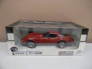 UT MODELS 118 SCALE DIE-CAST 1978 CORVETTE - GREAT PIECE - NICE - IN BOX - SEE PICTURES