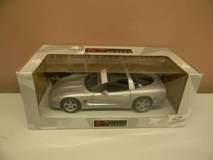UT MODELS 118 SCALE DIE-CAST 1999 CORVETTE THE LAST 1999 CORVETTE - GREAT PIECE - NICE - IN BOX - SEE PICTURES