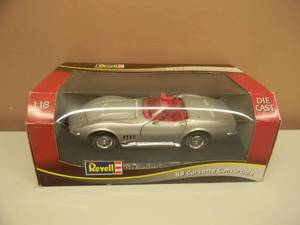 REVELL 118 SCALE DIE-CAST 1969 CORVETTE CONVERTIBLE - GREAT PIECE - NICE - IN BOX - SEE PICTURES