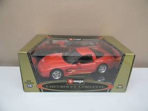 BURAGO GOLD COLLECTION 118 SCALE DIE-CAST 1997 CORVETTE - NICE - IN BOX - SEE PICTURES